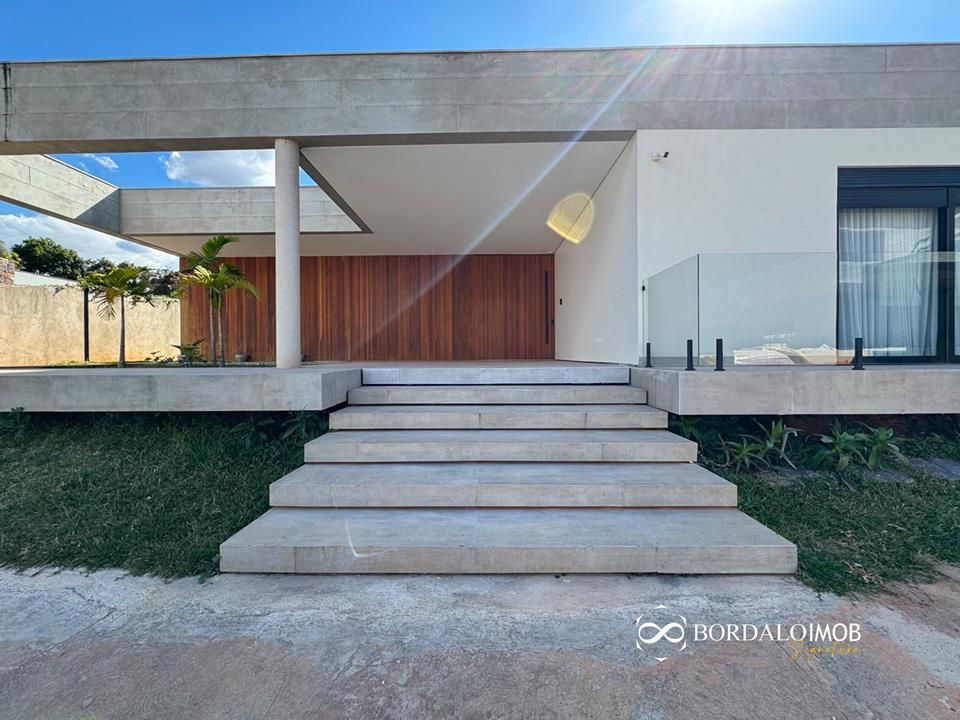 Casa nova e térrea com 650m, moderna e 13000m² de área verde - Park Way, Brasília - Foto 1